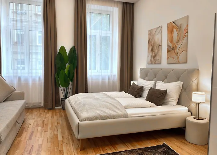 Close To Schoenbrunn I Bright Flat, Fast Wifi *