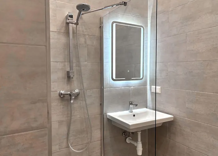 Close To Schoenbrunn I Bright Flat, Fast Wifi Apartmán