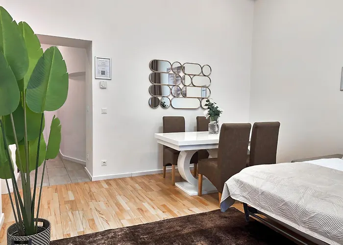 Close To Schoenbrunn I Bright Flat, Fast Wifi Apartmán